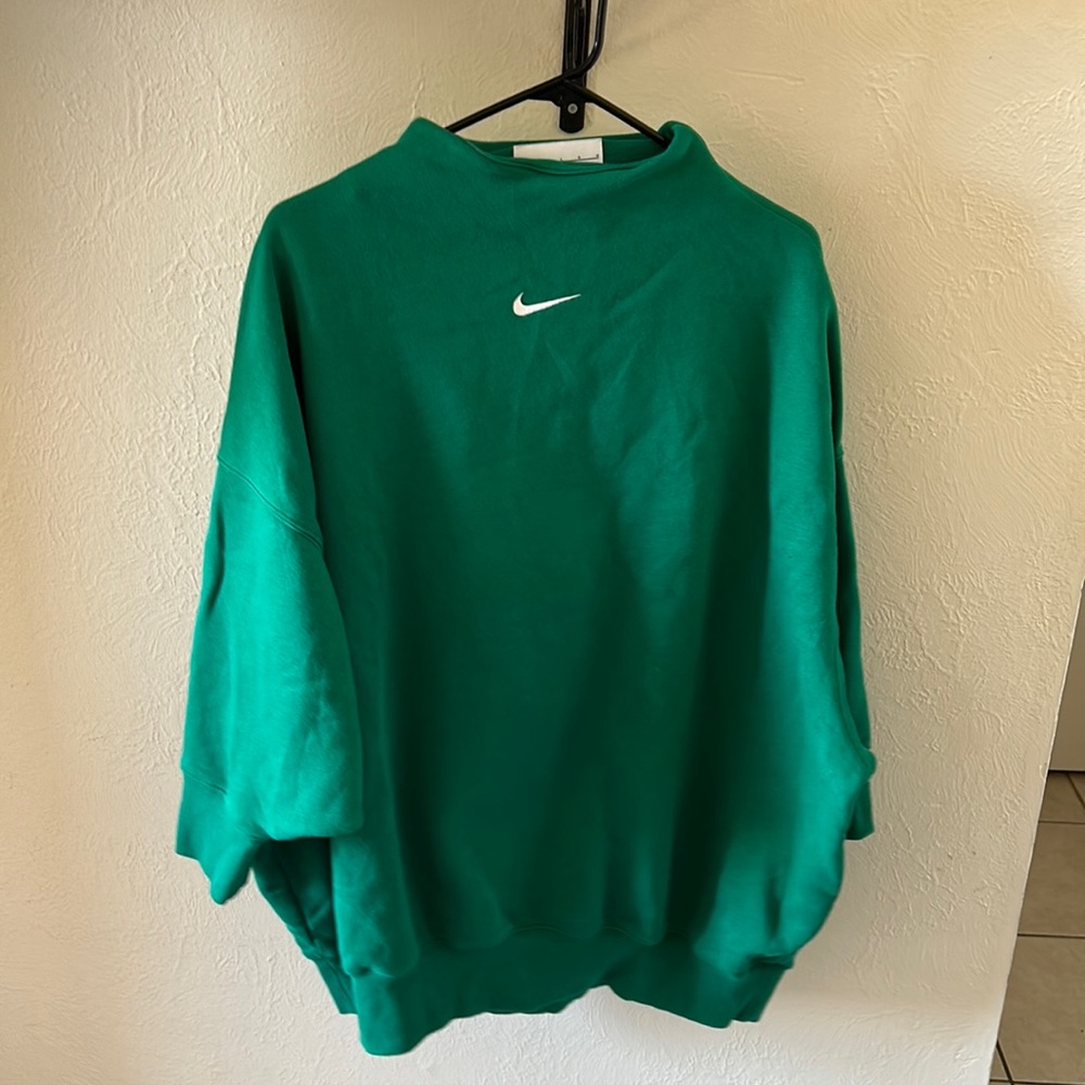 Nike, women’s sweatshirt, large, excellent condition!